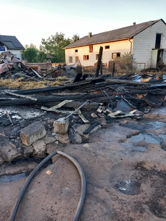 Wielka tragedia w Podwierzbiu. Spaliła się stodoła i budynki gospodarcze
