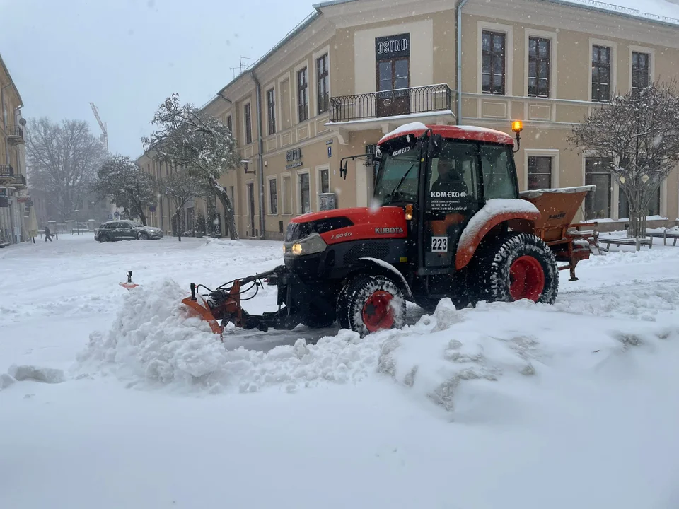 Lublin: Trwa odśnieżanie miasta. Miasto podało dotychczasowe koszty akcji