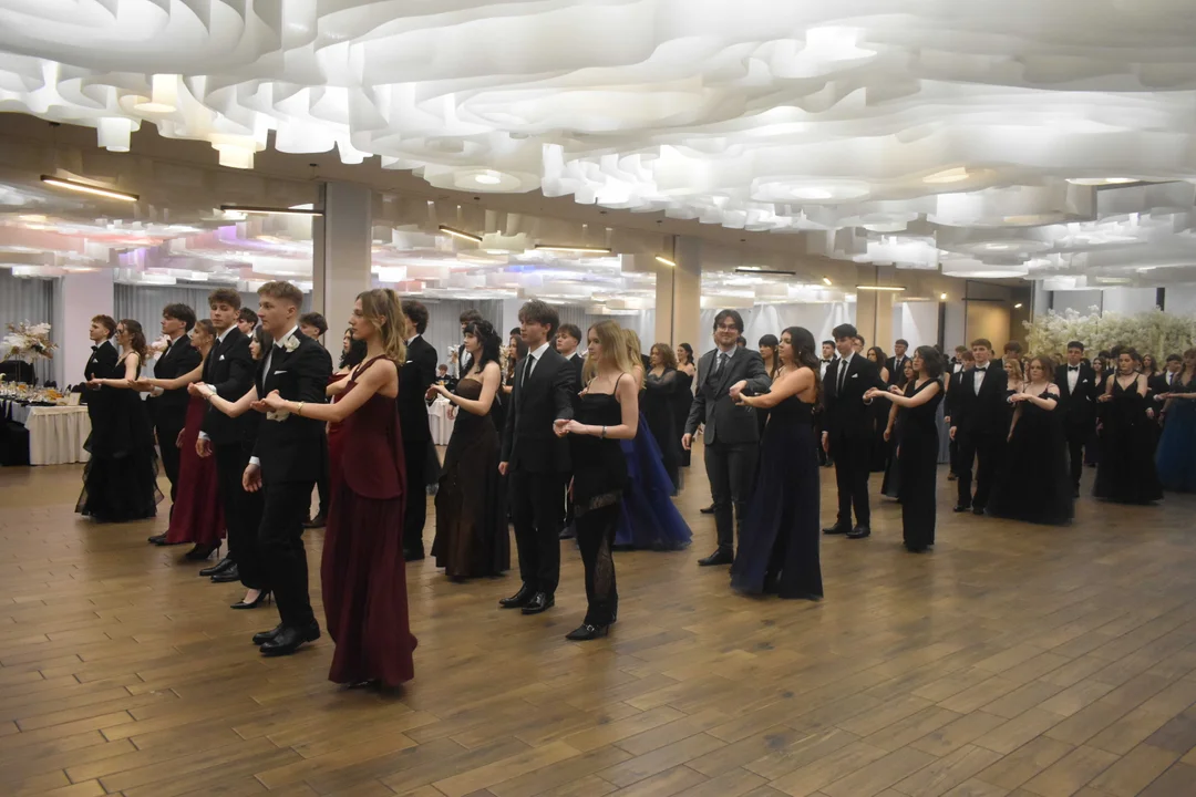 Studniówka II LO w Lublinie. Tak bawią się maturzyści popularnego "Zamoya"