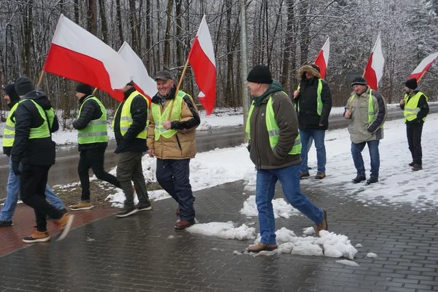 Poniatowa: Protest zorganizowali "na szybko", ale mieszkańcy gminy nie zawiedli (ZDJĘCIA) - Zdjęcie główne