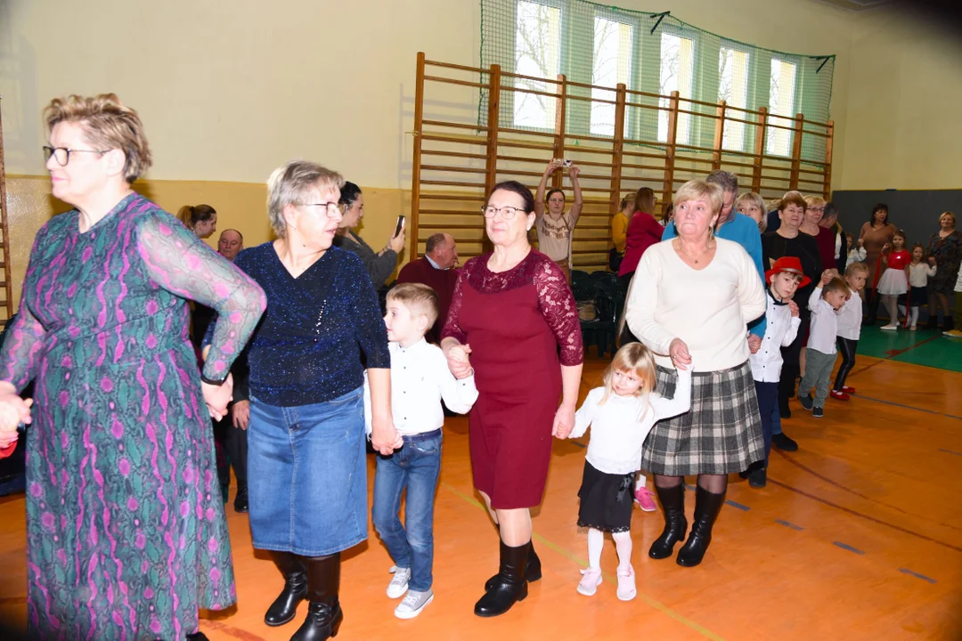 Dzień Babci i Dziadka w Szkole Podstawowej w Radoryżu Kościelnym (zdjęcia) - Zdjęcie główne