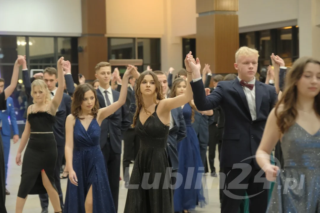 Studniówka maturzystów XXIX LO w Lublinie (zdjęcia cz. 2)