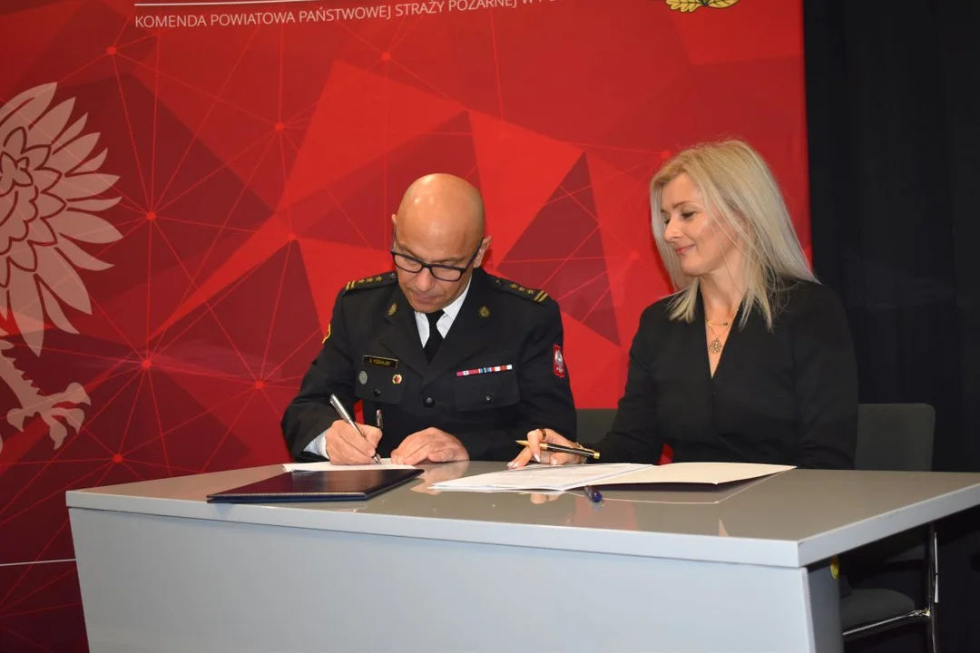 Podpisanie umowy na budowę nowej komendy straży pożarnej w Puławach