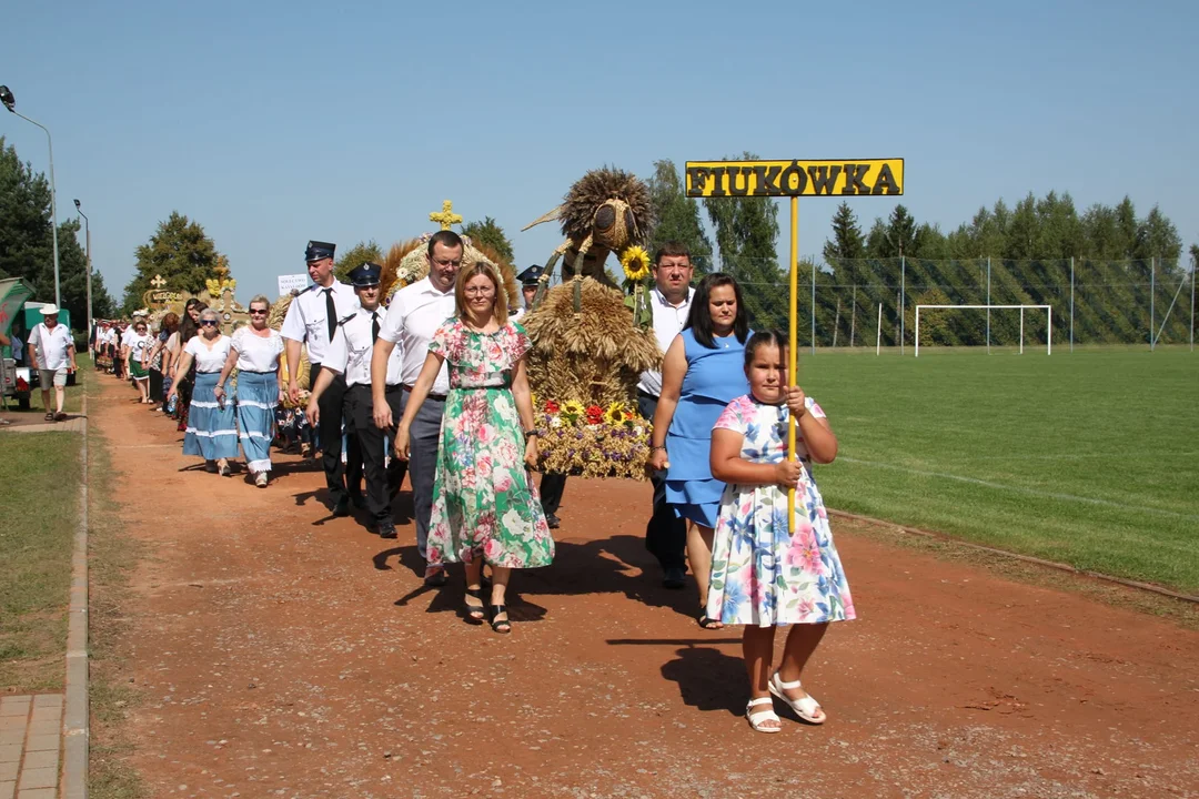 Tłumy na dożynkach w Krzywdzie. Wieńce, turniej sołectw i disco polo