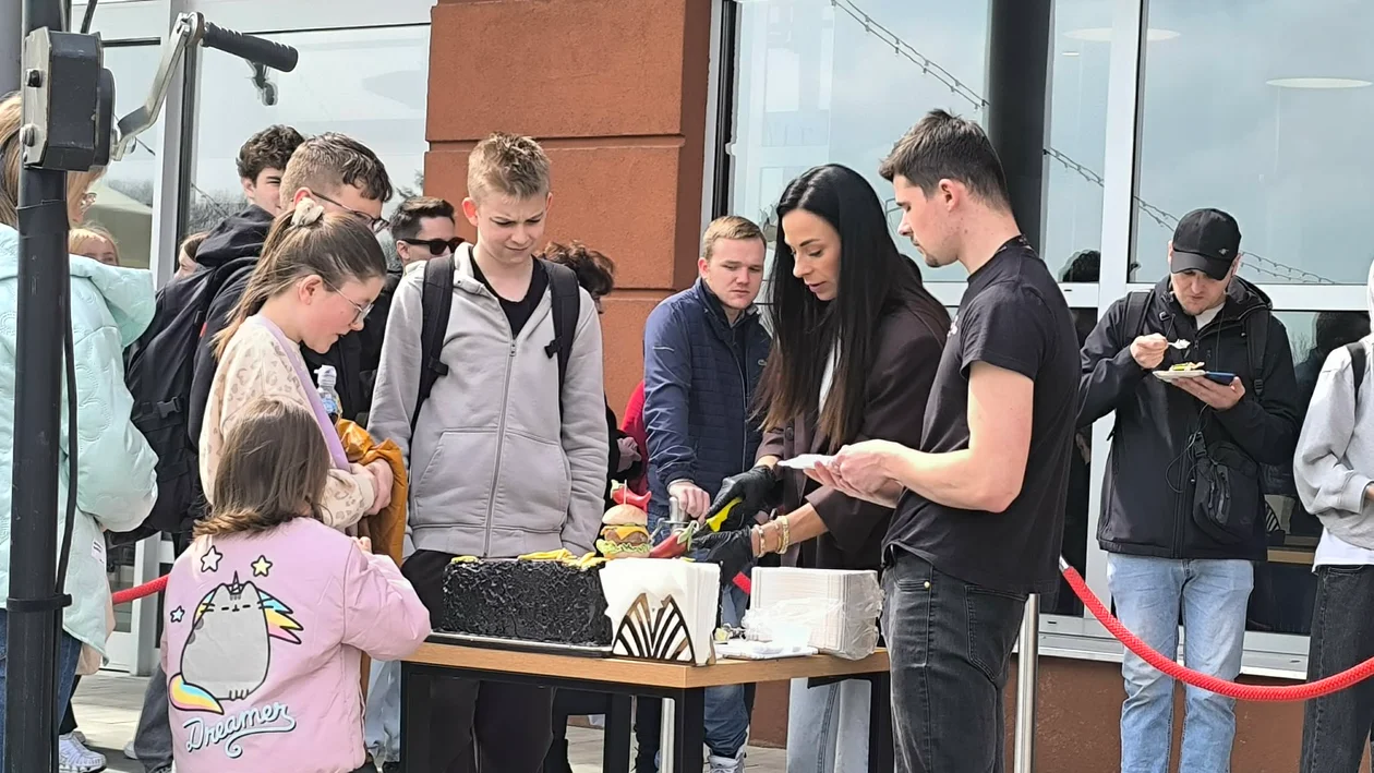 Nowy kebab w Lublinie otwarty. Sieć zaprosiła Zenka Martyniuka, fani czekają na występ króla disco-polo