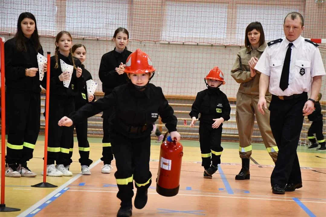 Halowe zawody sportowo-pożarnicze w Żyrzynie