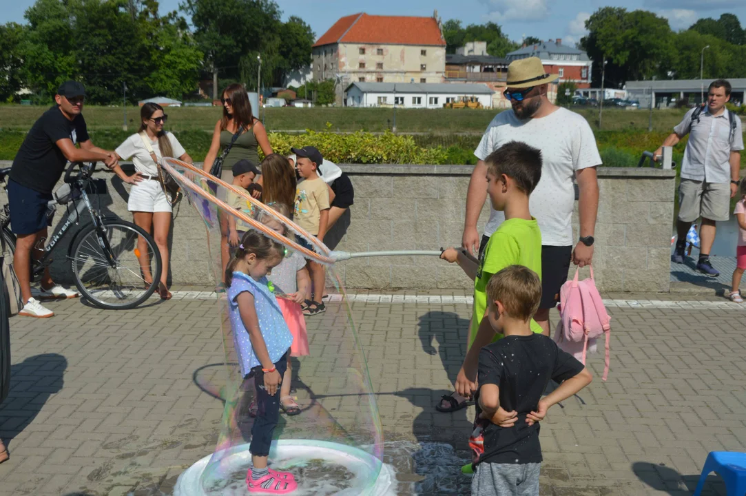 Dzień Baniek Mydlanych w Puławach (zdjęcia)