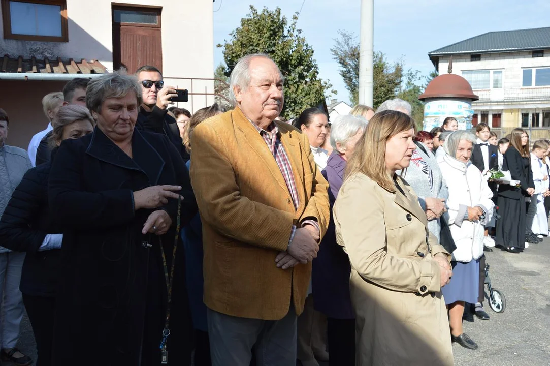 Uroczystość odłonięcta tabicy pamiątkowej poświęconej chodelskim Żydom zamrodowanym podczas akcji „Reinhardt”