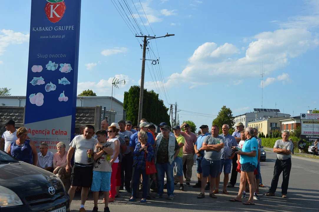 Protest producentów malin w Opolu Lubelskim