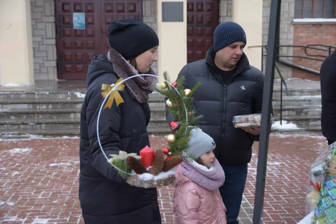 Koło Gospodyń Wiejskich w Zimnej Wodzie zaprosiło na kiermasz świąteczny na pomoc Marcie Ochnik