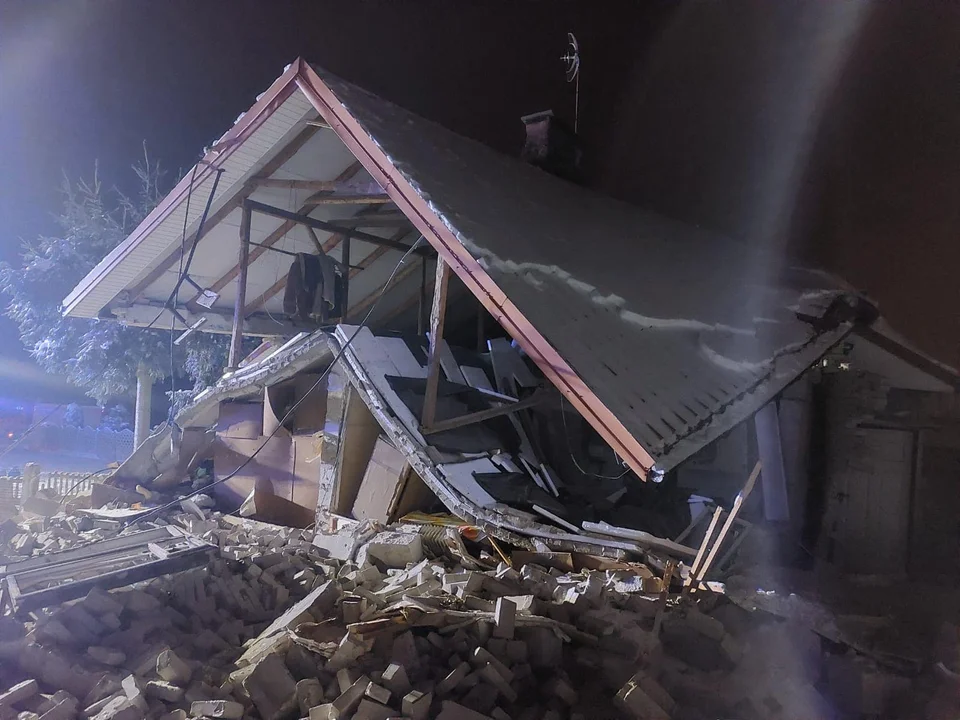 Powiat łukowski: W budynku zawalił się dach. Jedna osoba poszkodowana