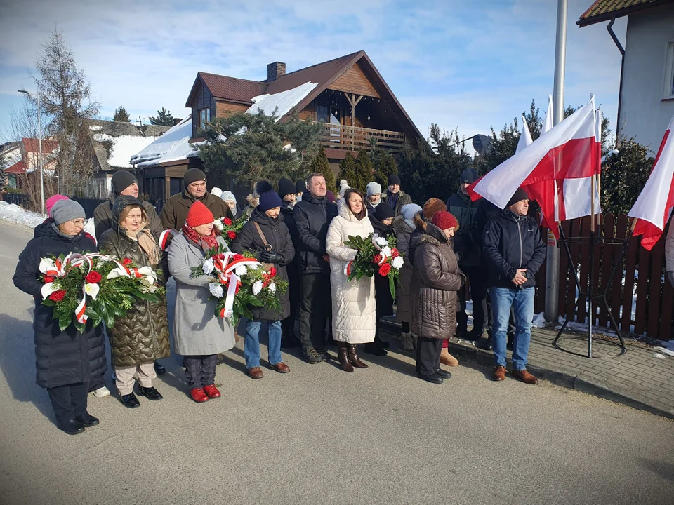 Mróz ich nie zniechęcił. Zwierzyniec pamięta o tragedii (foto) - Zdjęcie główne