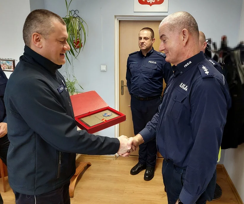 Powiat bialski: Policjant z terespolskiego komisariatu świętował 40 lat służby