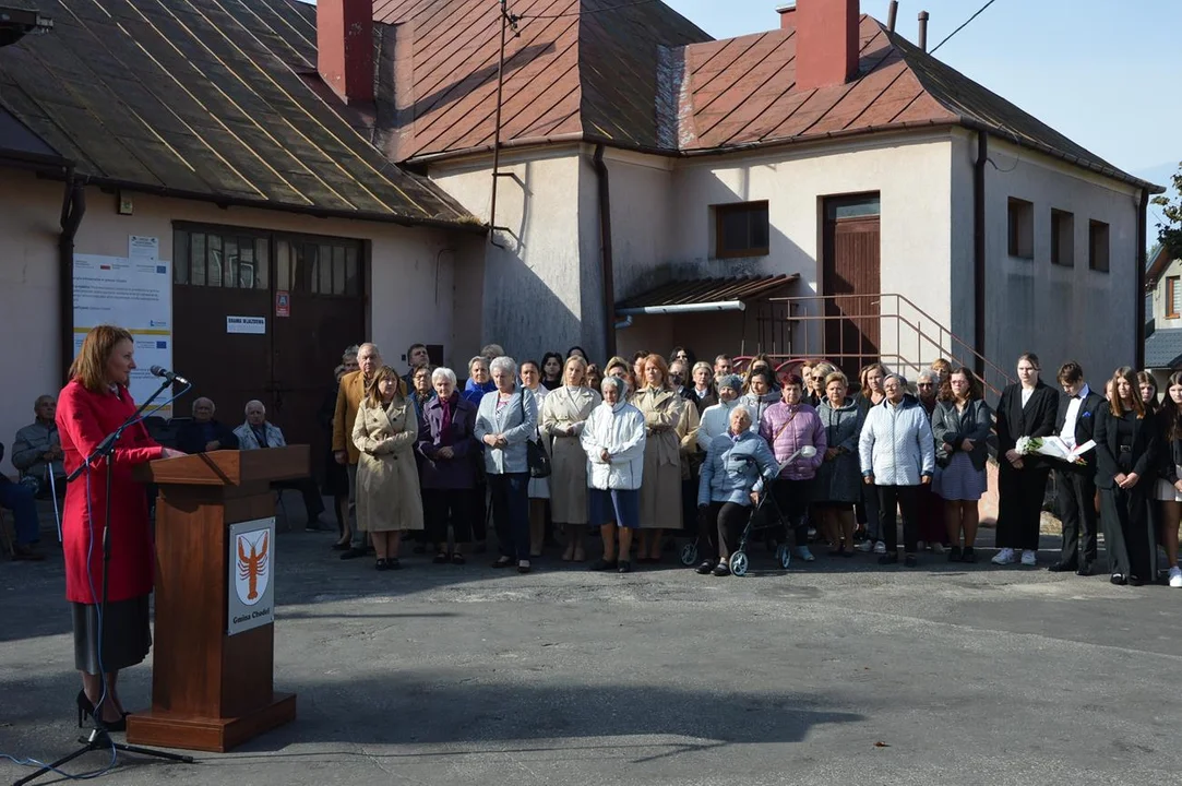 Uroczystość odłonięcta tabicy pamiątkowej poświęconej chodelskim Żydom zamrodowanym podczas akcji „Reinhardt”