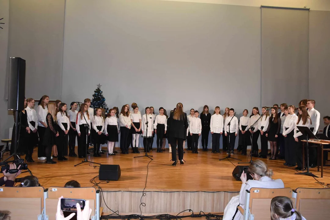 NOWOROCZNY KONCERT UCZNIÓW PAŃSTWOWEJ SZKOŁY MUZYCZNEJ W ŁUKOWIE