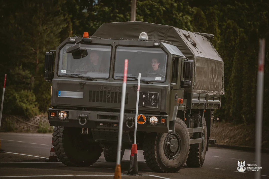 Lubelscy terytorialsi w kontrolowanym poślizgu. Specjalne szkolenie dla kierowców