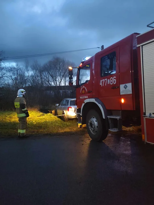 Kierowca audi zjechał do rowu w Wilczyskach