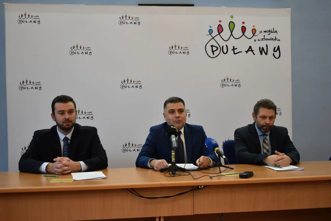 Podpisanie umowy sponsorskiej między miastem Puławy a KS Wisła Puławy