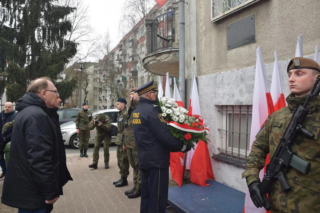 Biała Podlaska: Złożyli kwiaty w Narodowy Dzień Pamięci Żołnierzy Wyklętych (ZDJĘCIA) - Zdjęcie główne