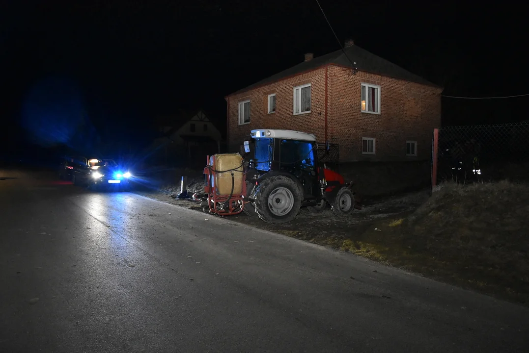 Lubelskie: Ciągnik zderzył się z motocyklem. Nastolatek w szpitalu