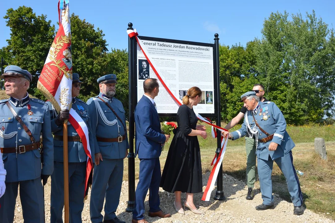 Uroczystość odsłonięcia ronda im. generała Tadeusza Rozwadowskiego w Chodlu