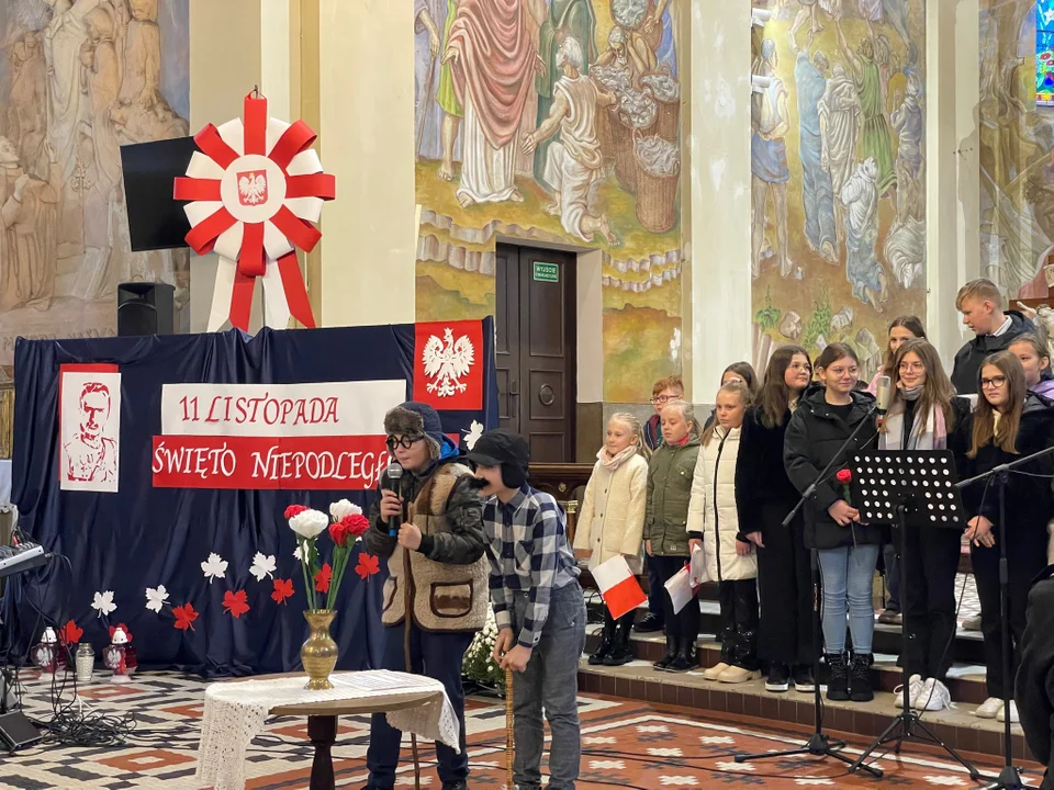 Obchody Odzyskania Niepodległości w Serokomli. Najmłodsi przygotowali wspaniałe przedstawienie patriotyczne - Zdjęcie główne