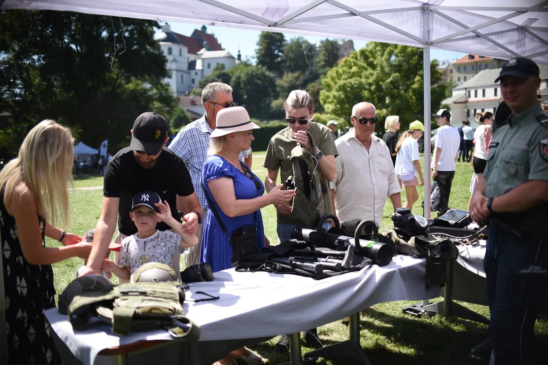 Piknik wojskowy na błoniach w Lublinie. Grochówka, sprzęt militarny i pokazy [ZDJĘCIA] - Zdjęcie główne