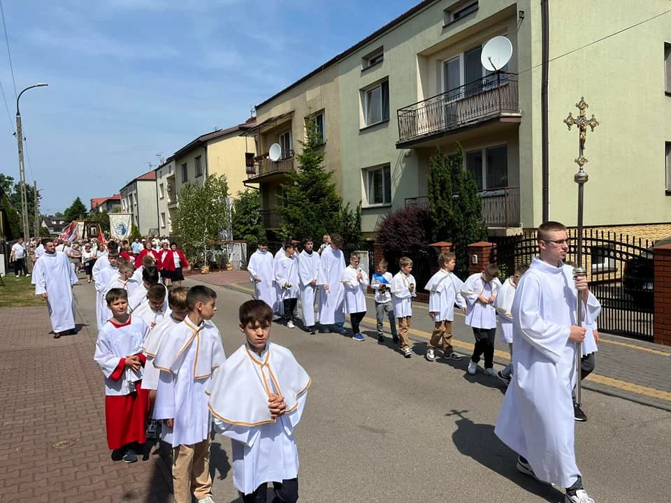 Procesja Bożego Ciała w parafii Matki Kościoła w Łukowie