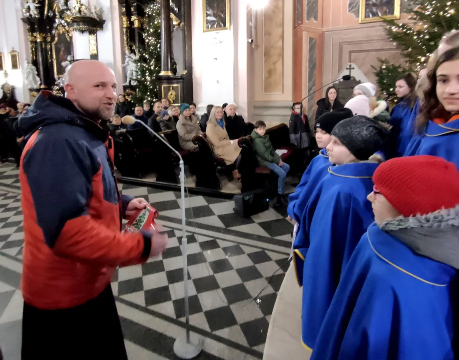 Schola „Promyczki” zaśpiewała kolędy i pastorałki (ZDJĘCIA)