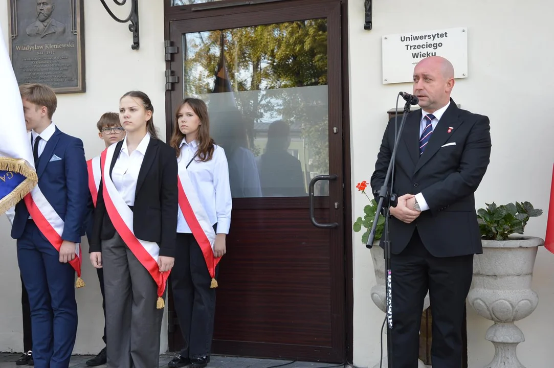 Odsłonięcie tablicy poświęconej zamordowanym Żydom z Opola Lubelskiego