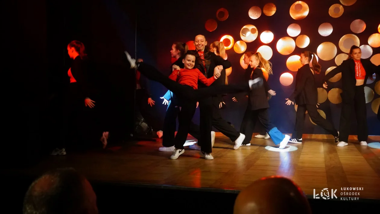 Koncert taneczny „Witajcie w naszej bajce” w wykonaniu ŁOK Dance Factory