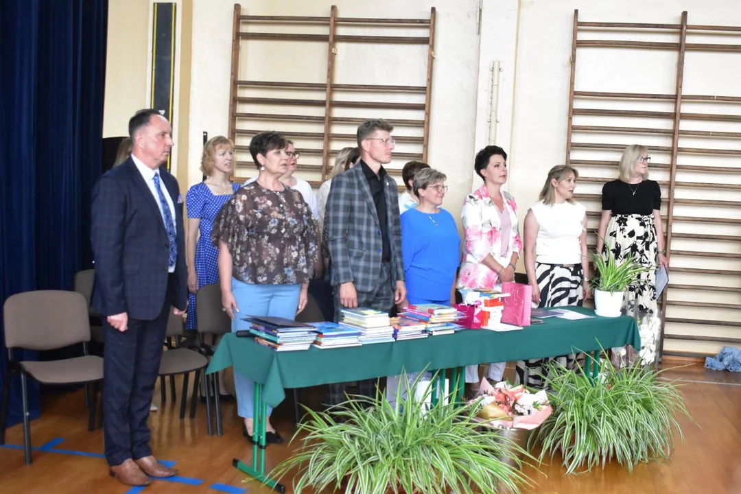 Uroczyste zakończenie roku w „Trójce”. Dyrekcja z koszulkami reprezentacji Polski! (zdjęcia)