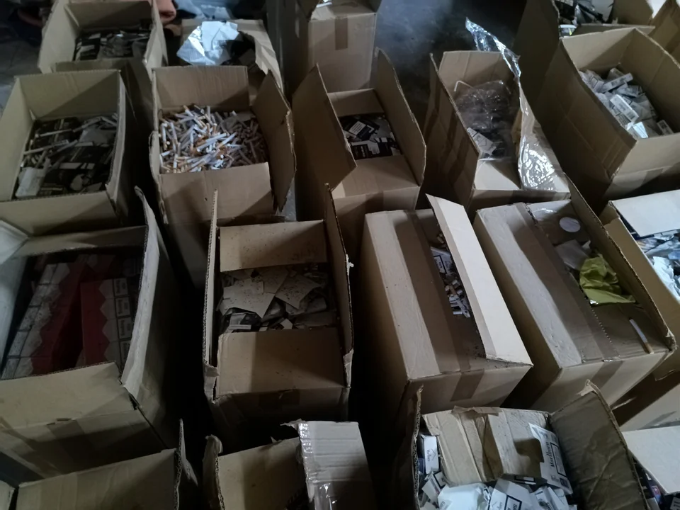 Lublin: Blisko 5 mln sztuk nielegalnych papierosów i pseudokibice. Grupa przestępcza rozbita