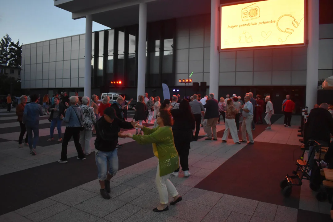 Puławy: Ostatnia miejska potańcówka za nami (zdjęcia) - Zdjęcie główne