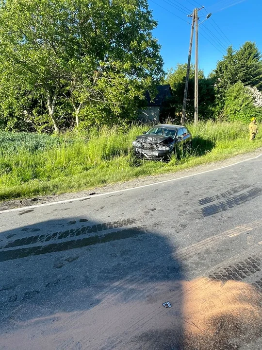 Powiat łęczyński: Osobówka zderzyła z ciężarówką. Jedna osoba w szpitalu - Zdjęcie główne