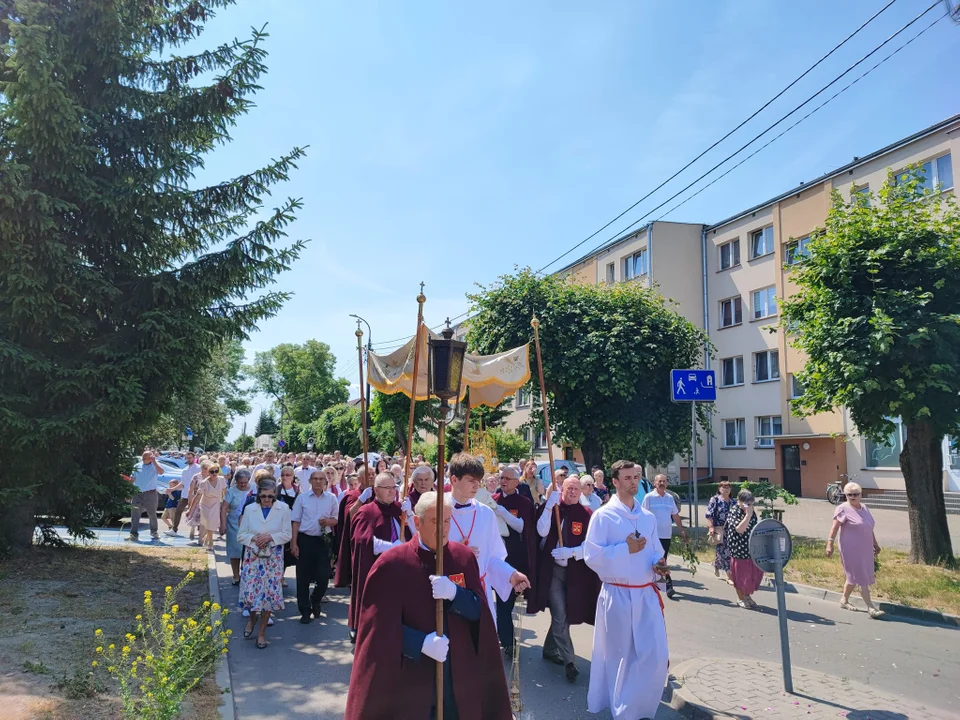 Procesja Bożego Ciała w parafii Podwyższenia Krzyża Świętego w Łukowie