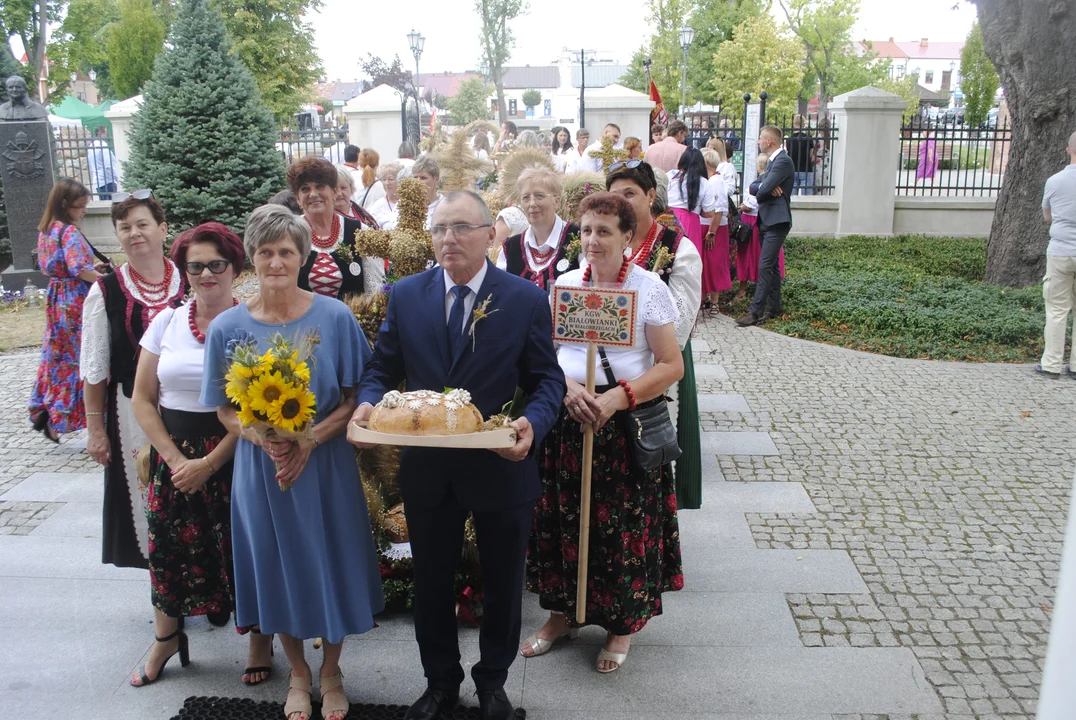 Dożynki w Kocku msza święta i stoiska