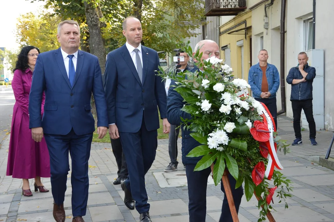 Odsłonięcie tablicy poświęconej zamordowanym Żydom z Opola Lubelskiego