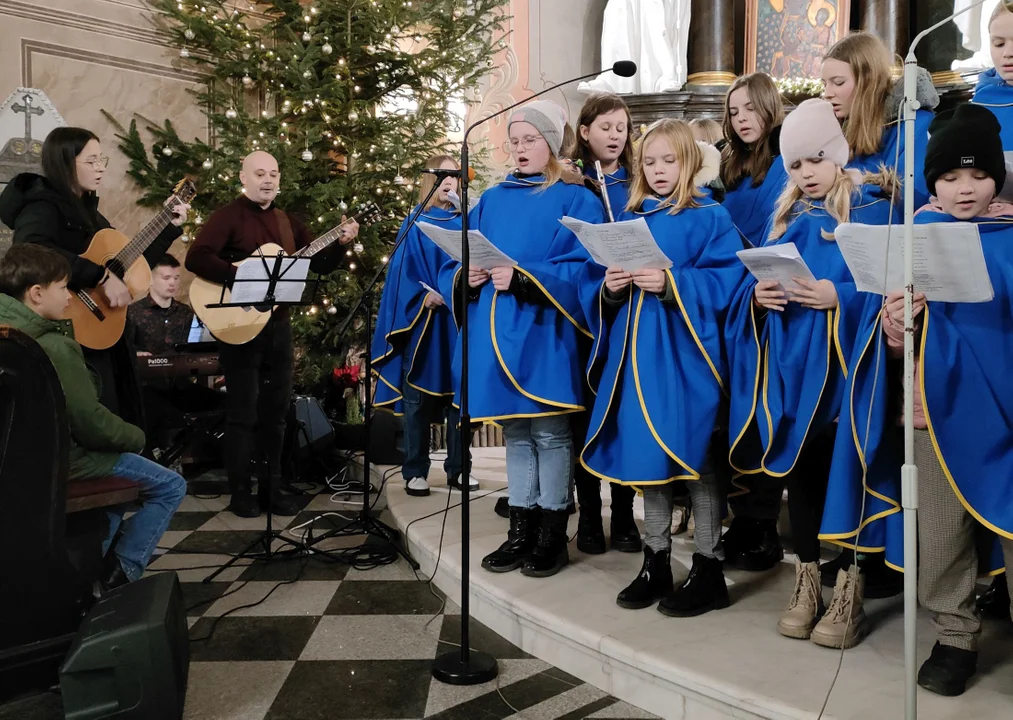 Schola „Promyczki” zaśpiewała kolędy i pastorałki (ZDJĘCIA)