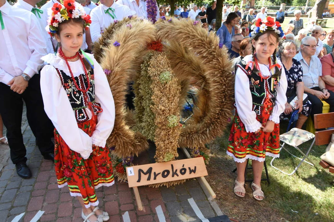 Przepiękne wieńce na dożynkach w Woli Gułowskiej (zdjęcia) - Zdjęcie główne