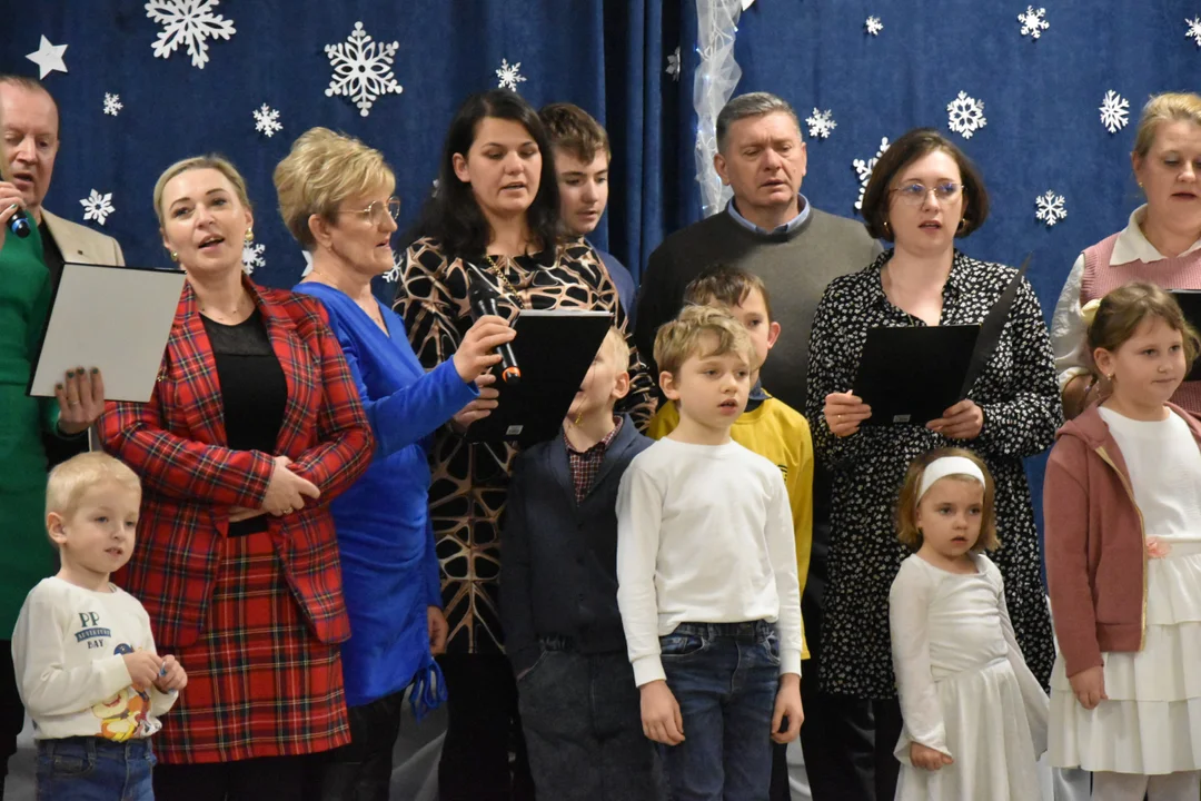 Międzypokoleniowe kolędowanie w Rzeczycy z Klubem Seniora "Szarlotka" (ZDJĘCIA) - Zdjęcie główne