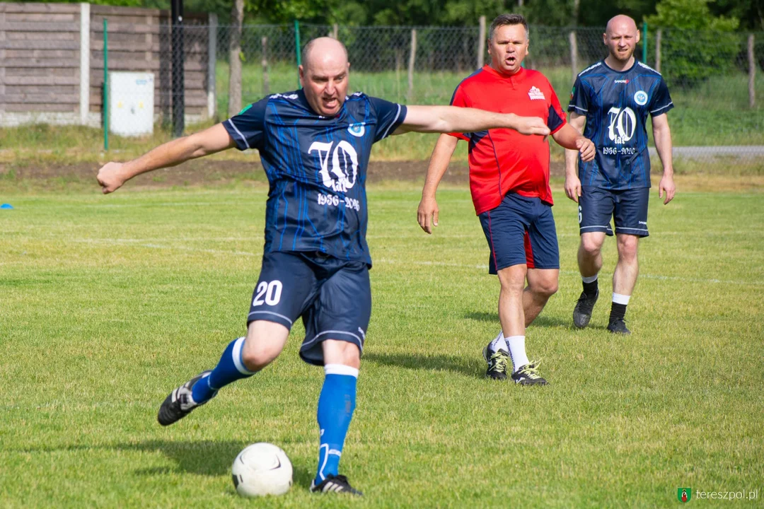 Oldboje wracają do gry – emocjonująca inauguracja Powiatowej Ligi Piłkarskiej 2026 w Tereszpolu (foto) - Zdjęcie główne