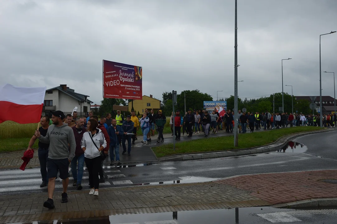 Protest producentów malin w Opolu Lubelskim. Dzień drugi