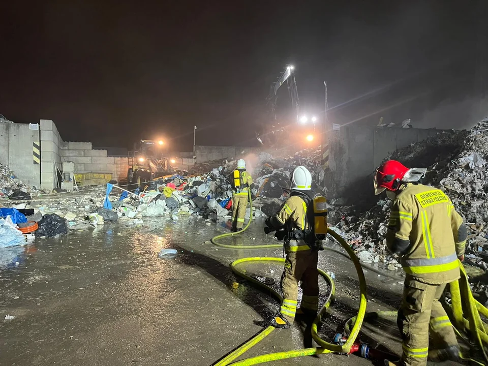 Nocny pożar w Lublinie. Ogień gasiło ponad 60 strażaków