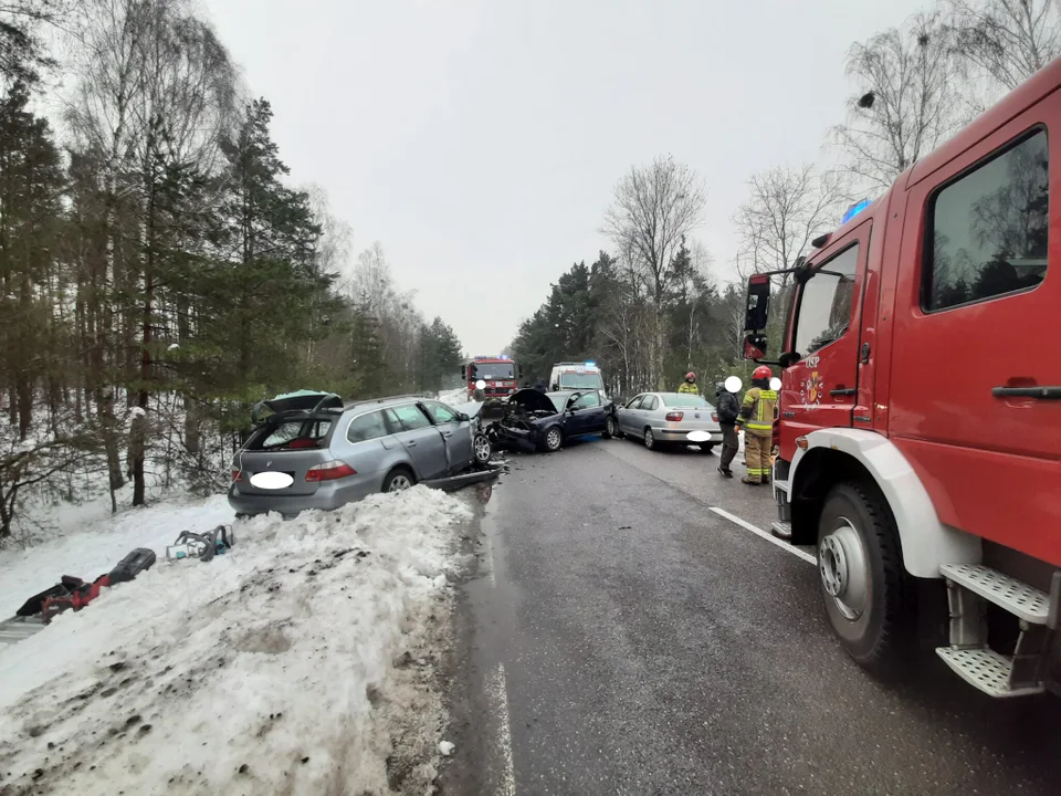 Powiat parczewski: Trzy samochody zderzyły się niedaleko Sosnowicy