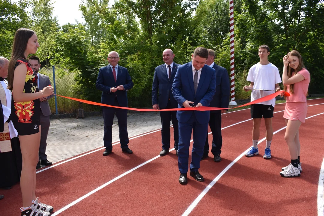 Otwarcie zmodernizowanych boisk w Kurowie