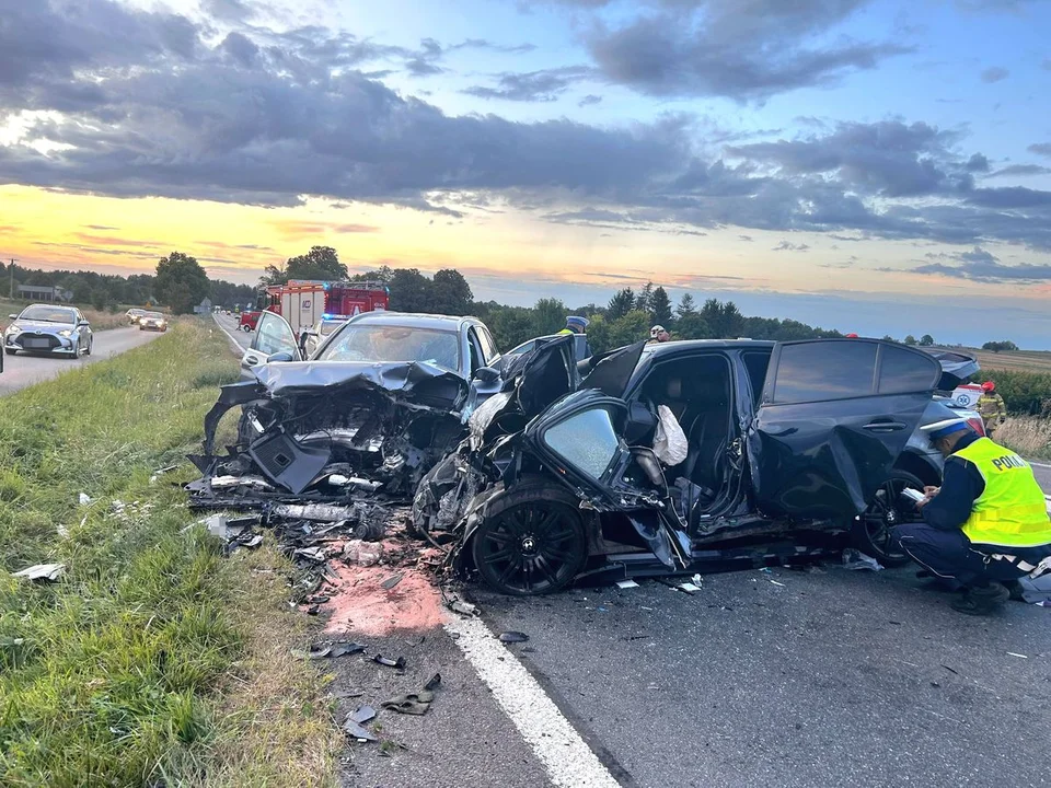Lubelskie: Tragiczny wypadek. Nie żyje 61-latka, kierowca BMW w stanie ciężkim