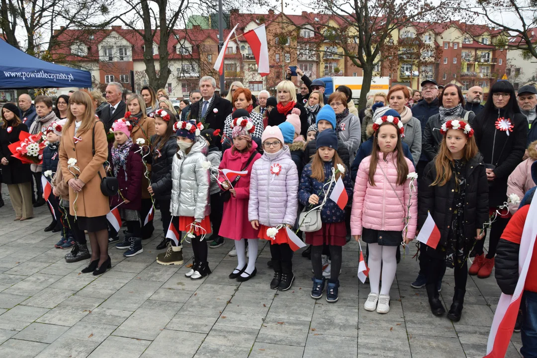 Tłumy na obchodach Narodowego Święta Niepodległości w Łęcznej (DUŻO ZDJĘĆ, WIDEO) - Zdjęcie główne