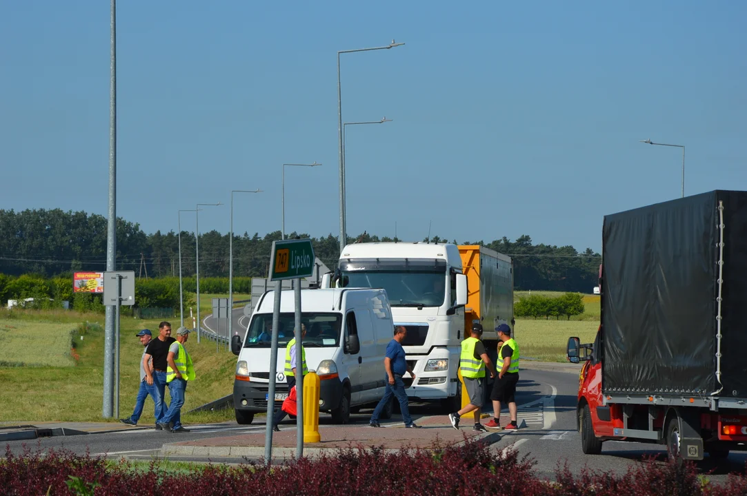 Poniedziałkowa akcja protestacyjna producentów malin w Opolu Lubelskim