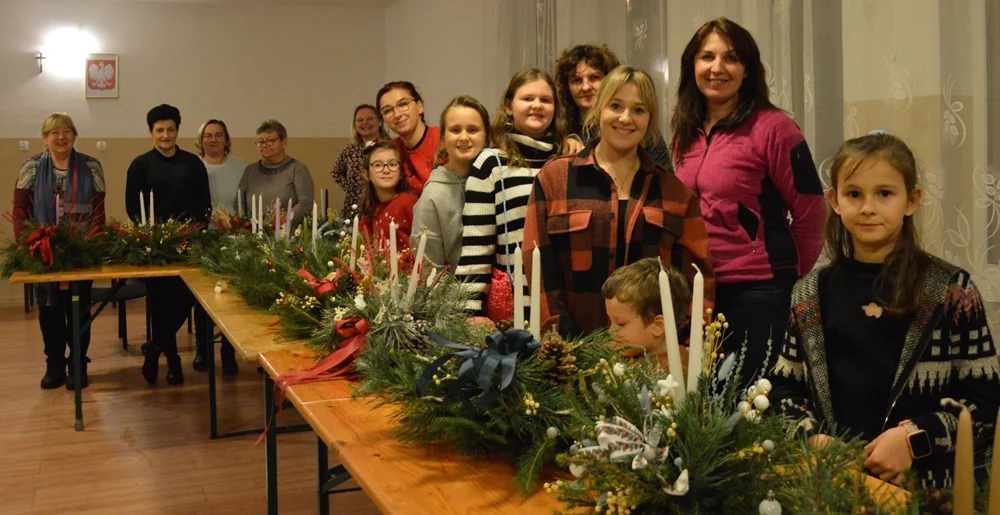 Warsztaty świąteczne z GOKiS  i Cudeńka PINI w świetlicy w Branicy Radzyńskiej - Kolonii - Zdjęcie główne